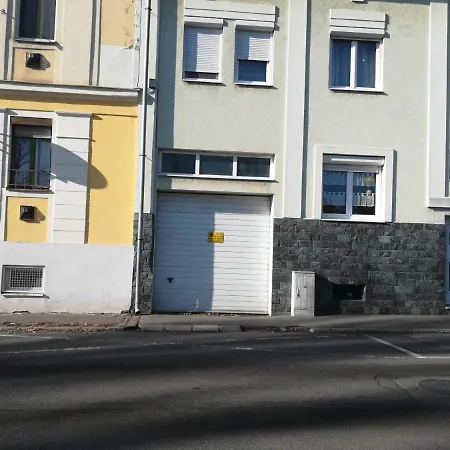 Appartamento Viola Family Free Parking Pécs