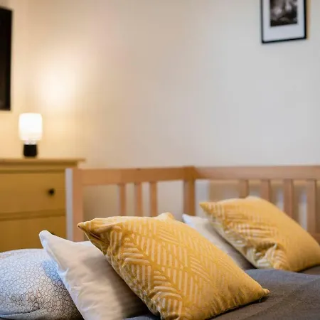 Viola Family Free Parking * Pécs